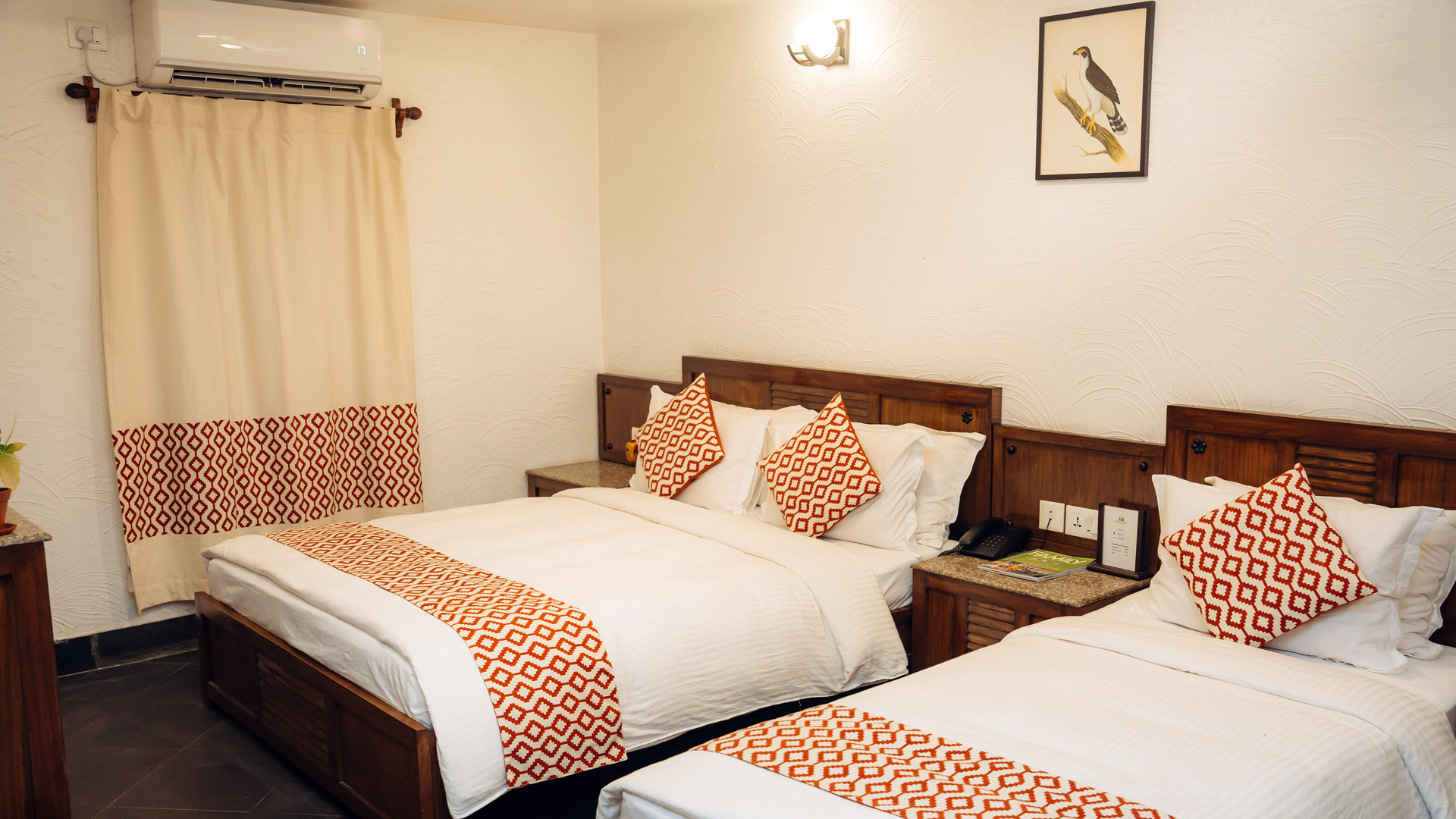 ROOMS & DORMITORIES